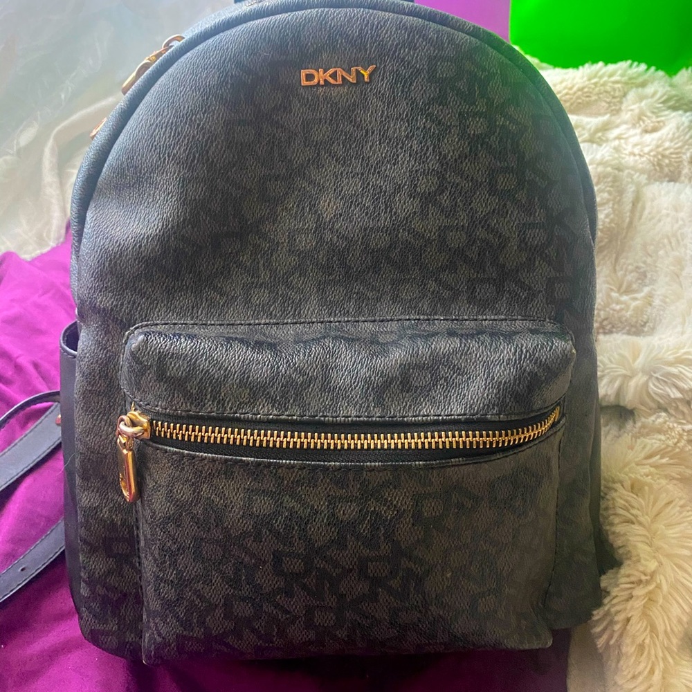 Pre-loved but good condition DKNY backpack